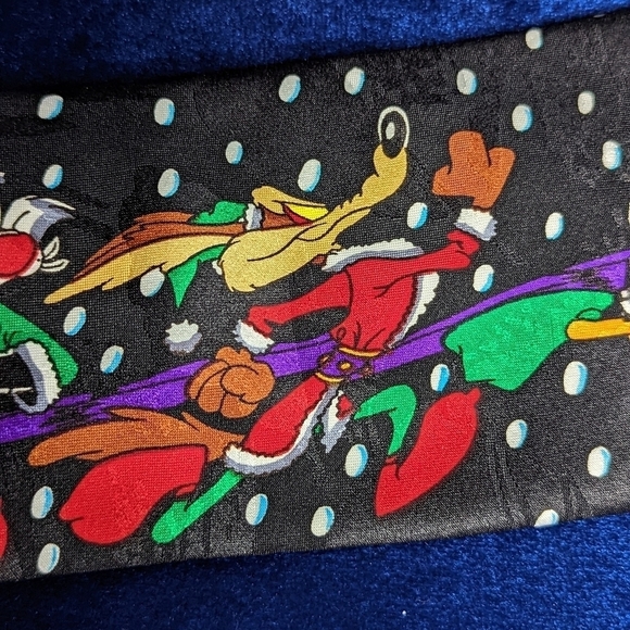 Looney Tunes Christmas Mania Vintage Tie - Picture 4 of 9